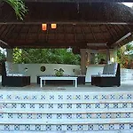 Tropical Casa Blanca Youth & Chic Hotel