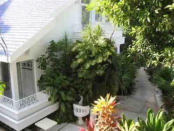 Tropical Casa Blanca Youth & Chic Hotel